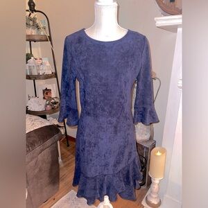 Aryeh navy blue stretchy faux suede ruffled bottom 3/4 sleeve Size M. NWT